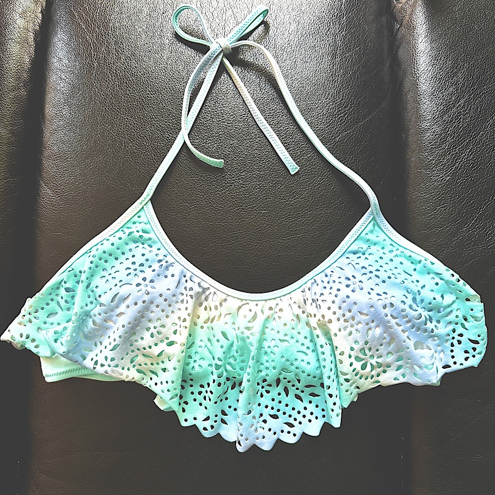 Victoria's Secret Ombre Laser Cut
Bikini Top Only | Size Medium
